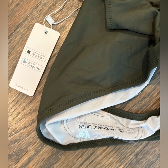 NWT Cupshe Ruffled One Piece Swimsuit, size Small - Picture 8 of 9